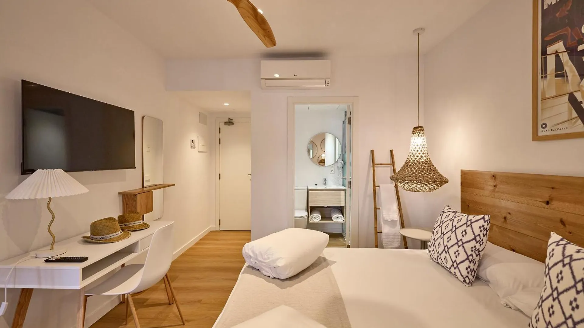Guest house Inner Hostal Es Moli Cala d'Or  Spain